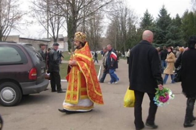 Утвержден график поминальных дней на кладбищах Киева