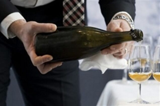 У Фінляндії виставлені на продаж дві пляшки шампанського 200-річної витримки
