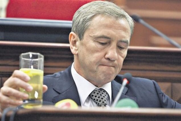 Депутати блоку Черновецького вже шукають собі вільні місця в Партії Регіонів