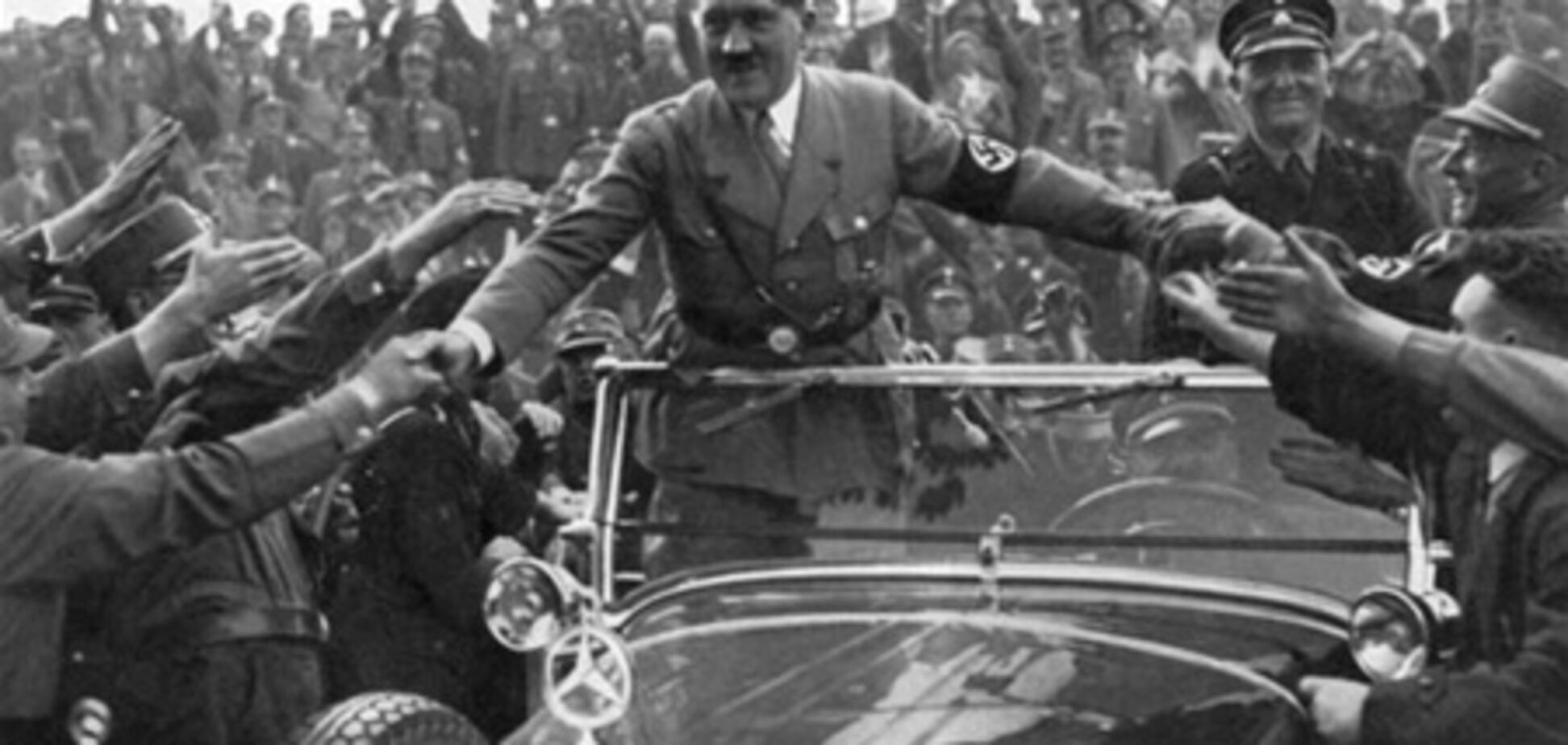 У Москві на в'їзді в тунель повісили плакат з поздоровленням дідусеві Гітлеру