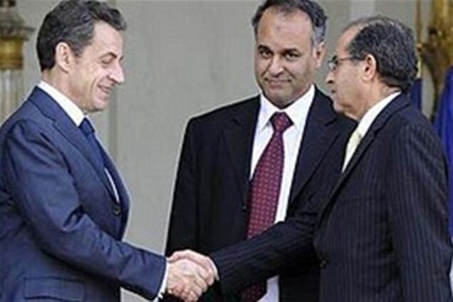 Саркози пообещал ливийским мятежникам усилить бомбардировки Каддафи