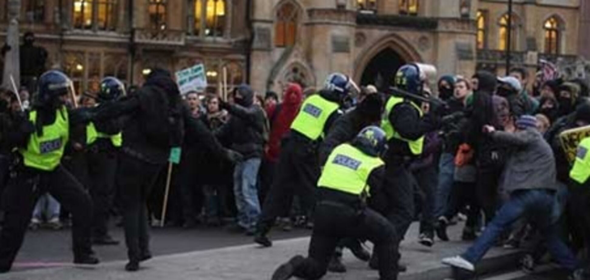 Масові заворушення торкнулися Англію