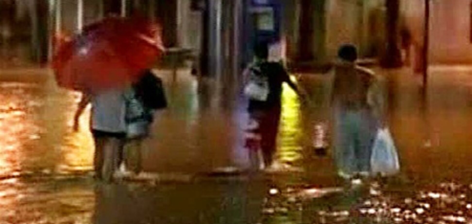 Наводнение в Рио-де-Жанейро: 'плавают' целые кварталы