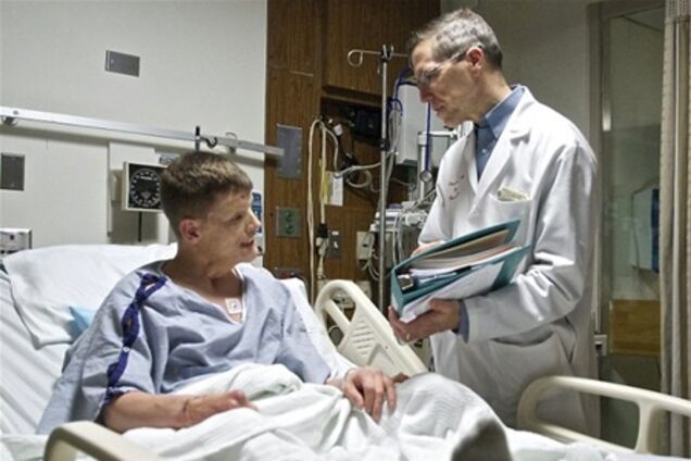 Солдат, пожертвовавший собой ради женщины, получил новое лицо