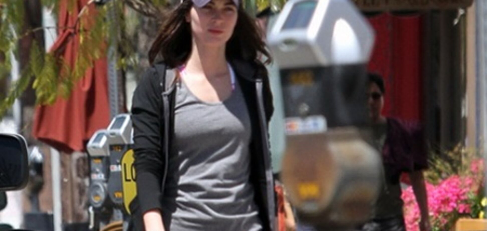 Меган Фокс не изменяет бейсболке и любимым спортивкам