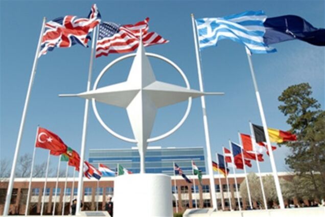 НАТО хочет усилить атаки на Каддафи