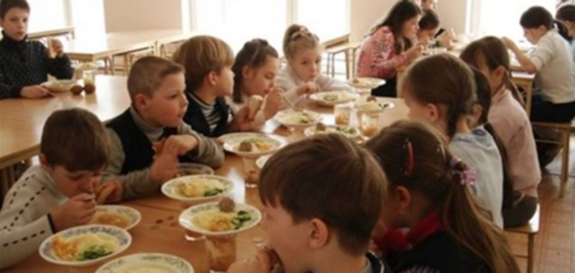 Запоріжчина. Чиновник нагрівав руки на шкільних обідах