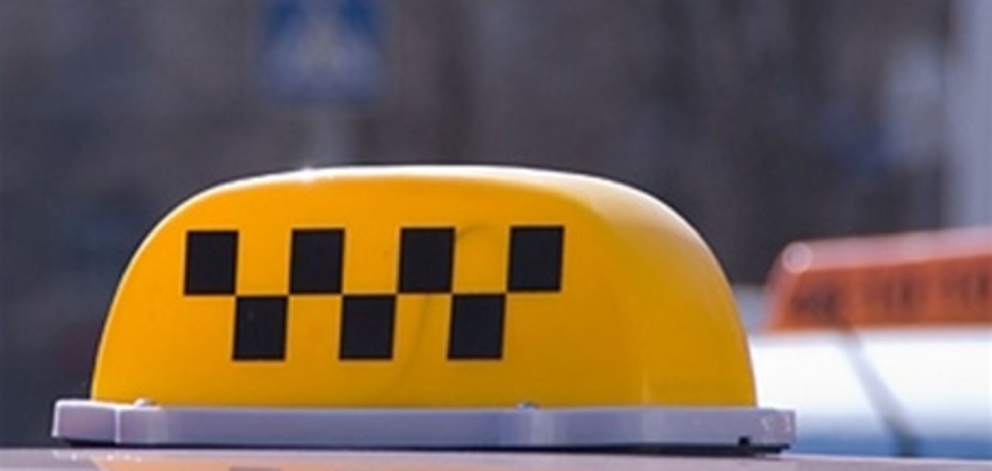 В Киеве таксист ограбил и изнасиловал пассажирку