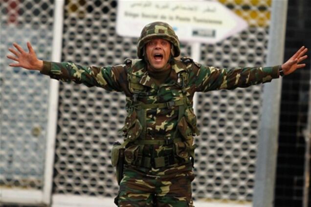 Тунис стянул войска к границе с Ливией