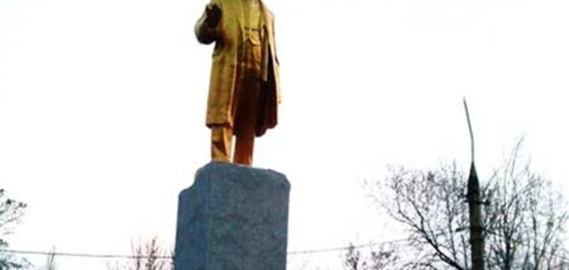 В Донецке поставили золотого Ленина. Фото