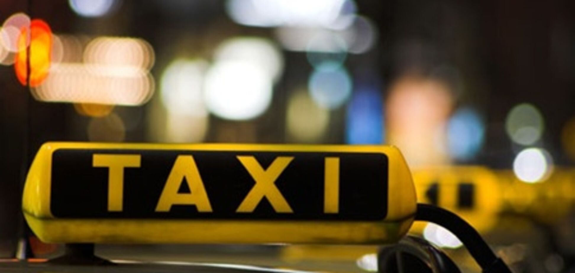 Таксист-частник подвозил 22-летнюю студентку и изнасиловал