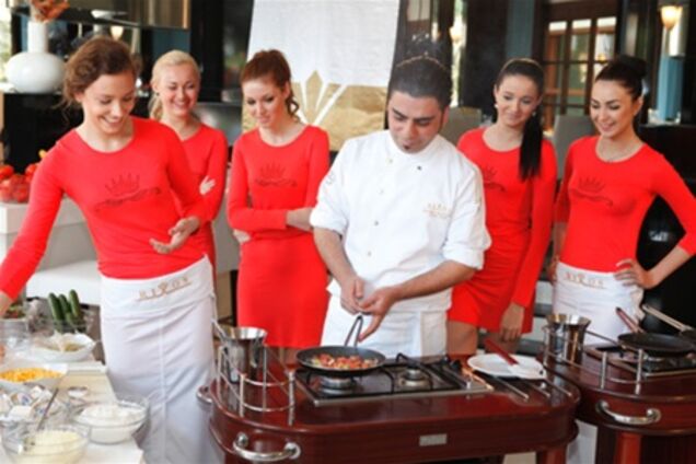 Украинцам покажут, чем занимались наши красотки в Турции