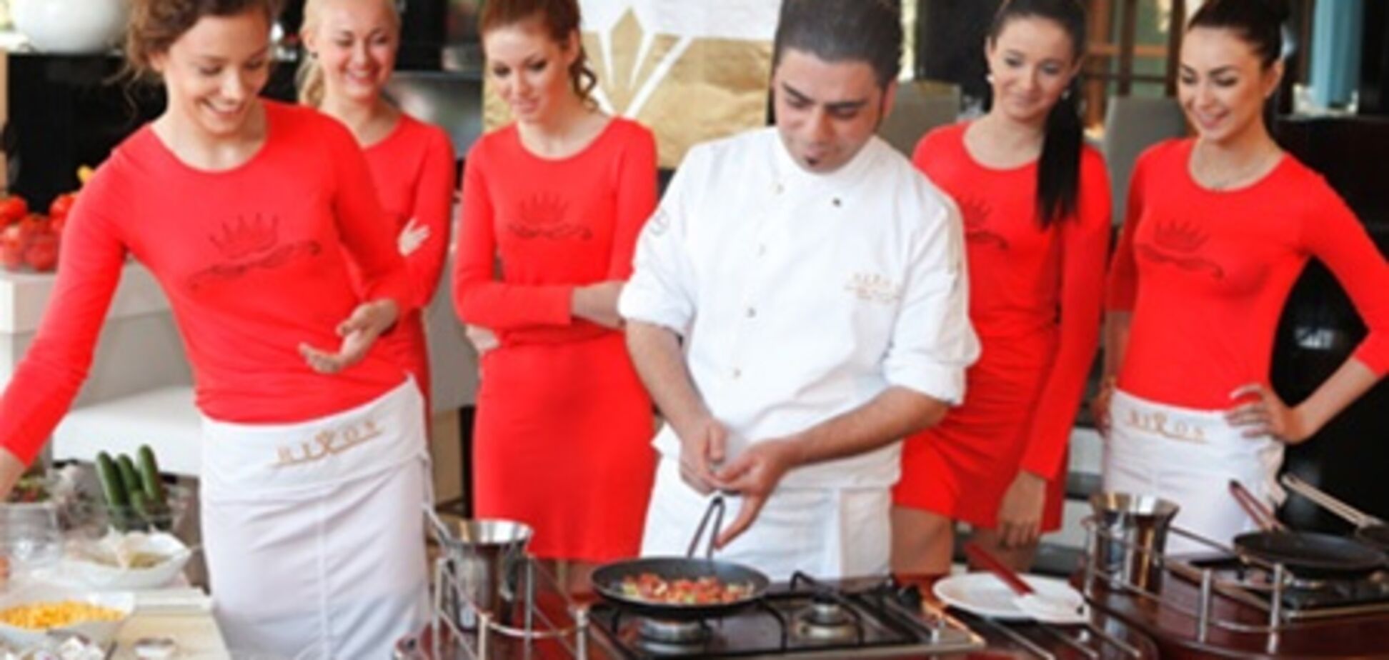 Украинцам покажут, чем занимались наши красотки в Турции