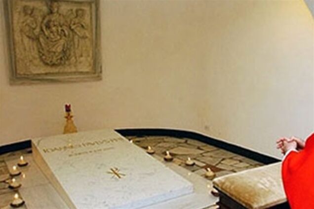 Гроб с телом Иоанна Павла II вынули из могилы