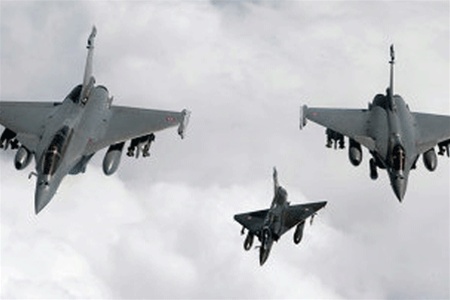 ВВС Франции уничтожили  несколько единиц бронетехники Каддафи