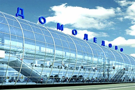 Коллапс в 'Домодедово': тысячи людей скопились в зоне прилета