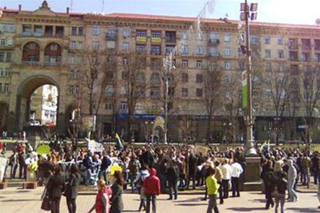 В столице прошел марш в защиту Киева. Фото