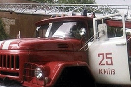 В Киеве мать с ребенком спаслись из огненной ловушки