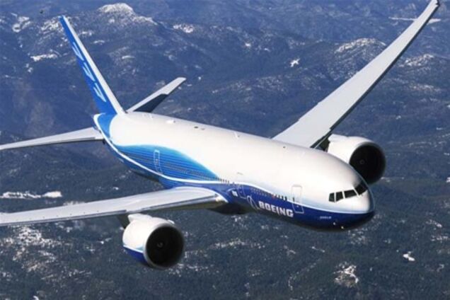 Из-за трещины в обшивке корпуса самолета отменили 300 авиарейсов