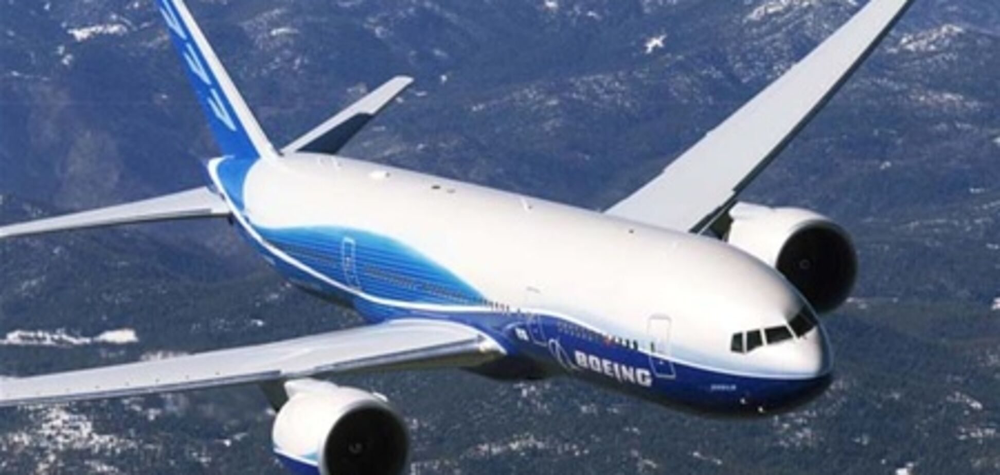 Из-за трещины в обшивке корпуса самолета отменили 300 авиарейсов