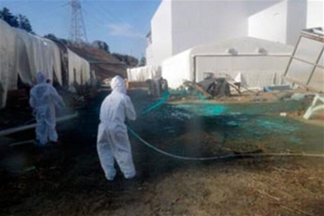 На 'Фукусима-1' не могут остановить утечку зараженной воды. В ход пошел белый порошок