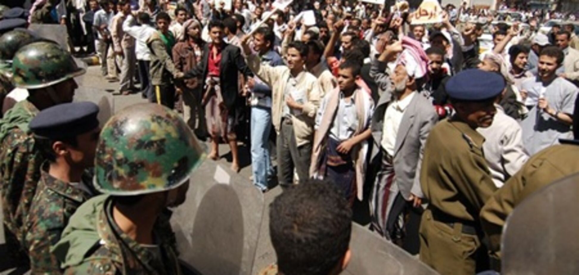 Беспорядки в Йемене: ранены сотни людей