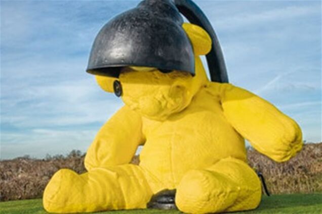 Christie's выставил на торги гигантского игрушечного медведя