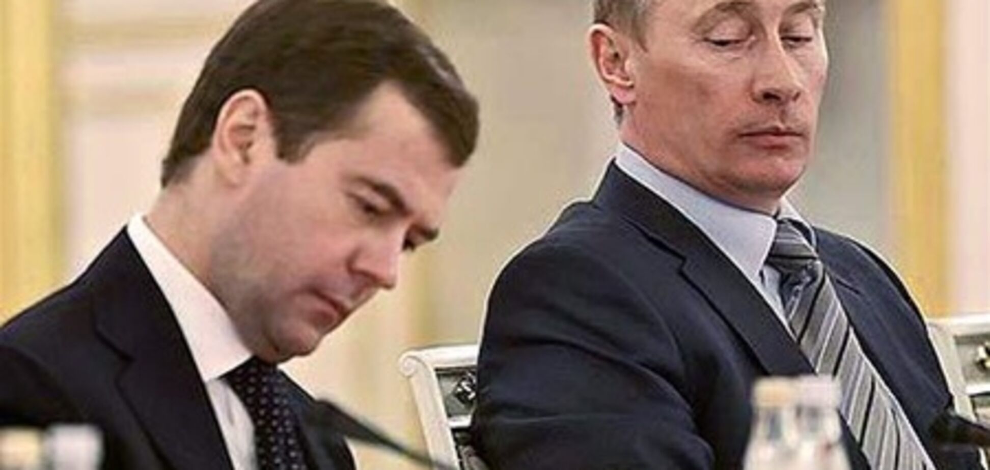 Путин VS Медведев: должен остаться только один