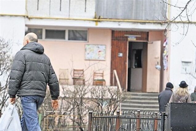 Киевские консьержки торгуют пивом и сигаретами круглосуточно