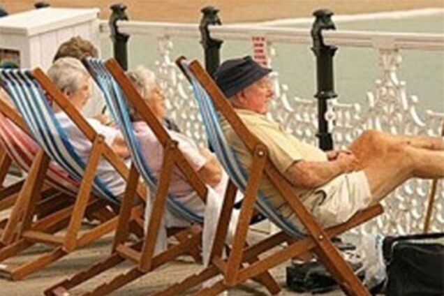 Шоппинг, танцы, маникюр. На что хватает денег канадским пенсионерам