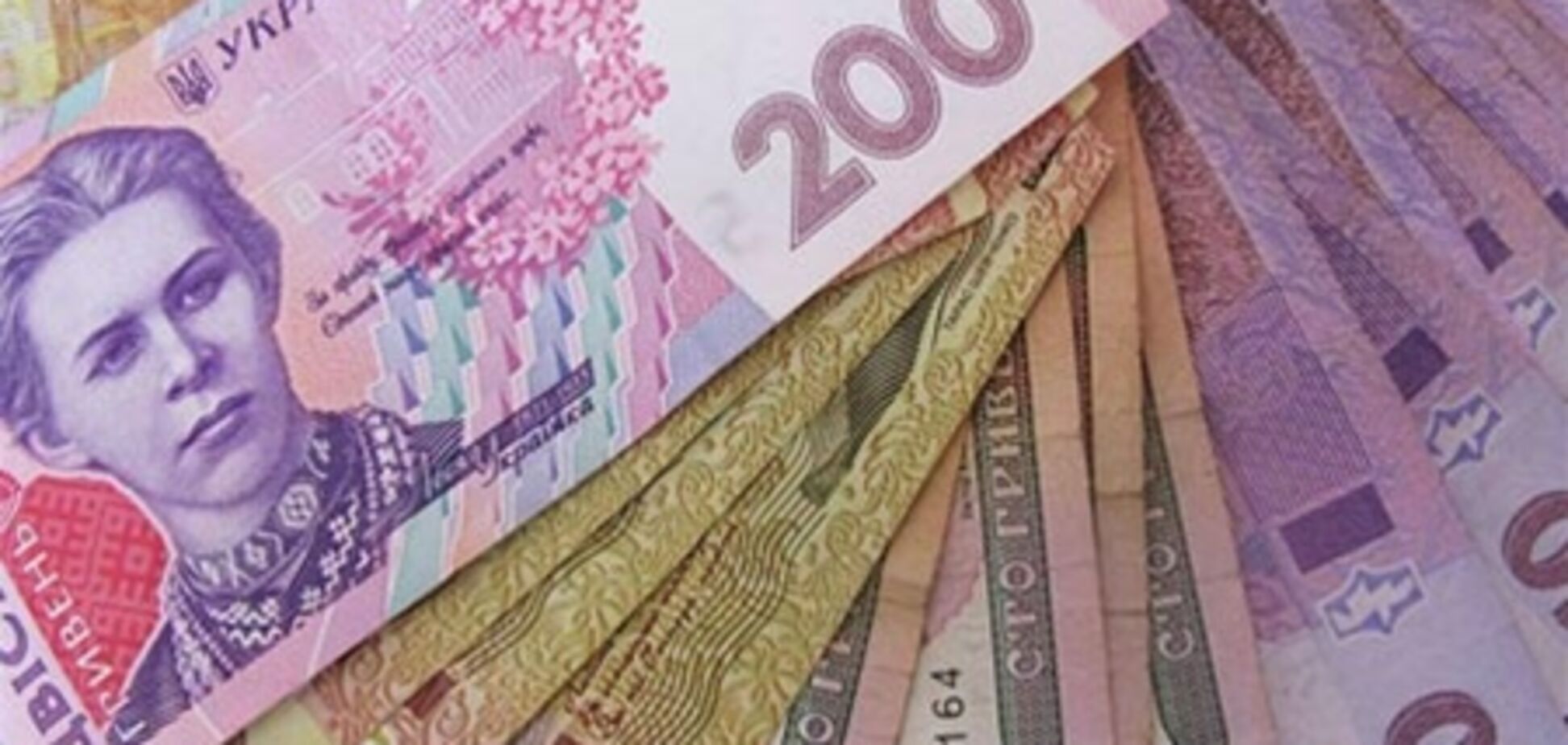 Мінімальний оклад держслужбовців буде залежати від розміру мінімальної зарплати