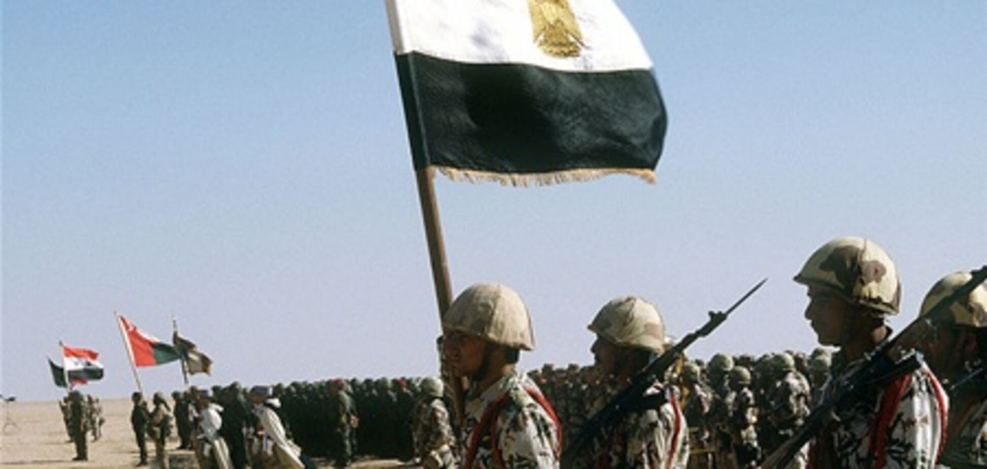 Армія Єгипту обіцяє збивати всі літаки в небі над країною