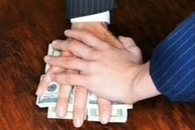 Львівщина. Чиновник набрав хабарів на суму 21,5 тис. грн