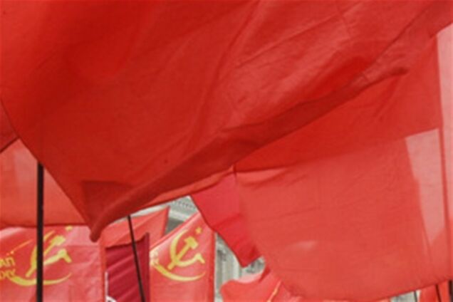 В Крыму считают, что Украина просто обязана встретить 9 Мая с красными флагами