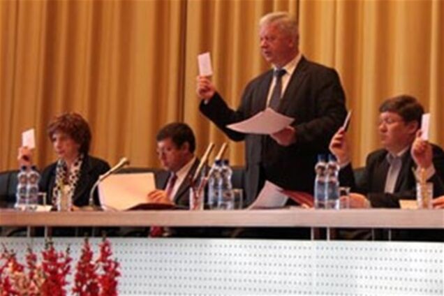 'ЕР' затеяла партизанскую войну против Медведева