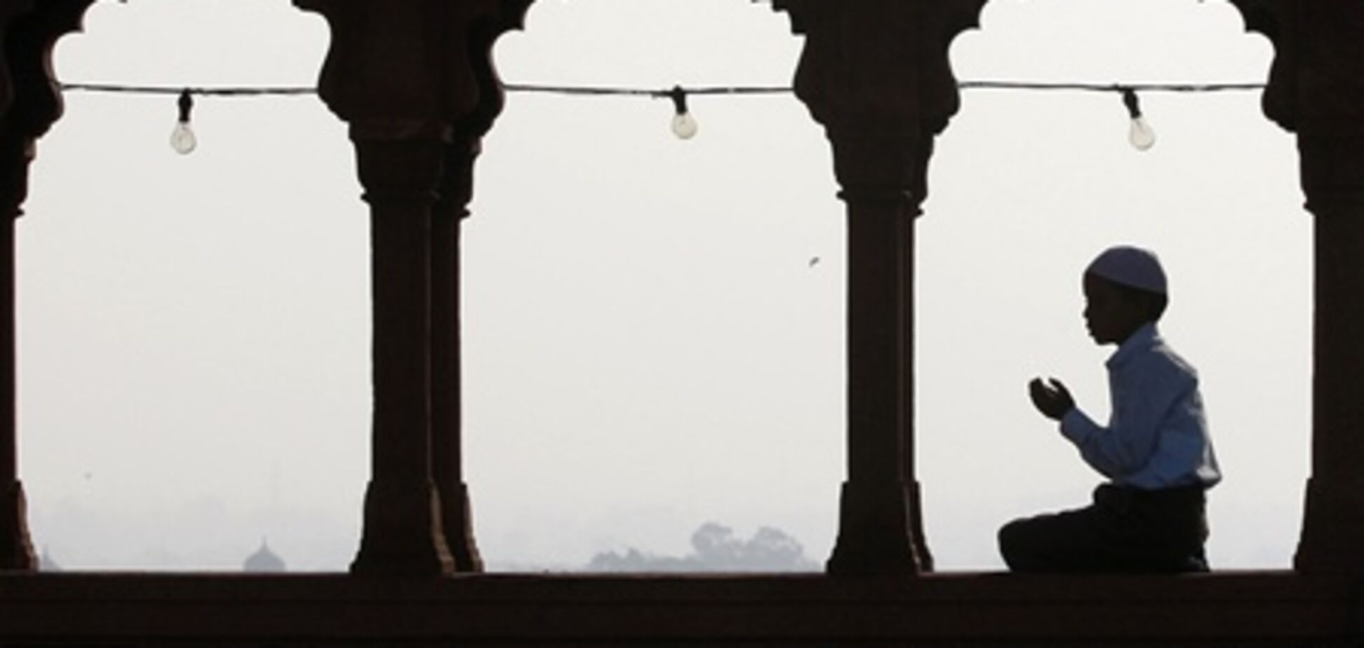 В результате атаки террористов в Индии погиб религиозный лидер