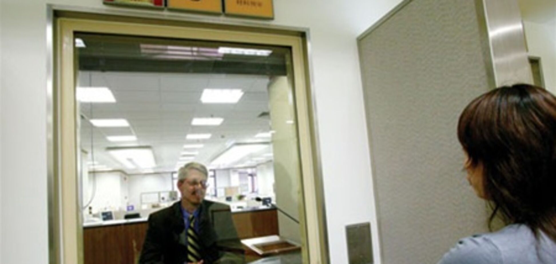 Посольство США отменило собеседования для некоторых категорий украинцев