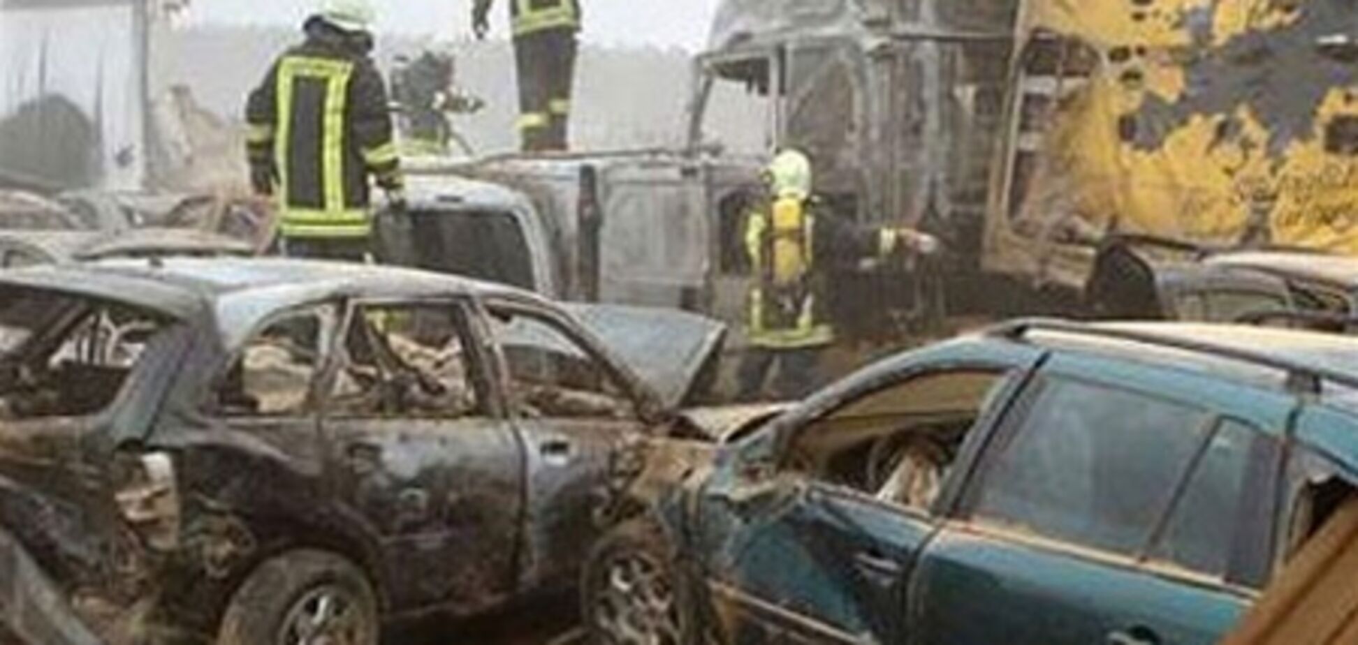 В Германии столкнулись 80 машин: 10 погибших, 97 раненых. Фото