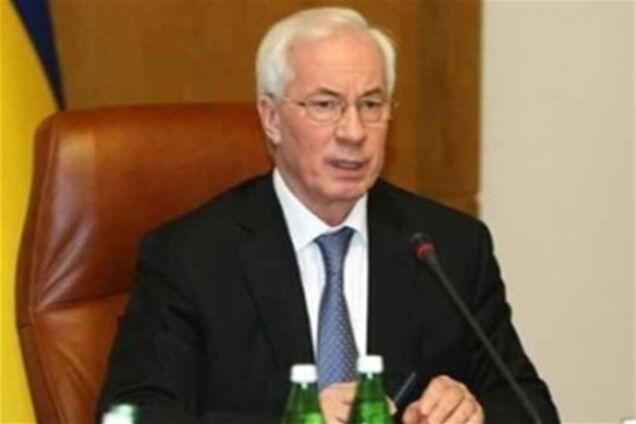 Азаров о сахаре: берите мешками… И по два можно