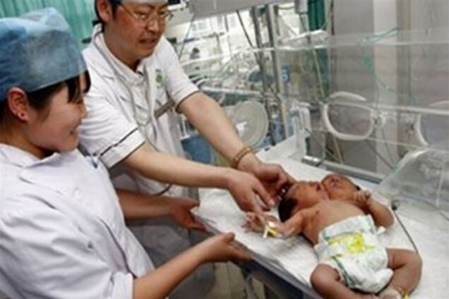 В Китае появился на свет двухголовый младенец. Фото. Видео