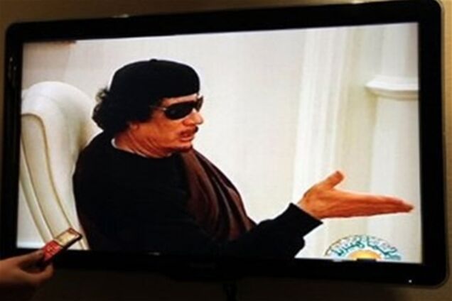'Убитый' Каддафи впервые после гибели сына появился в телеэфире