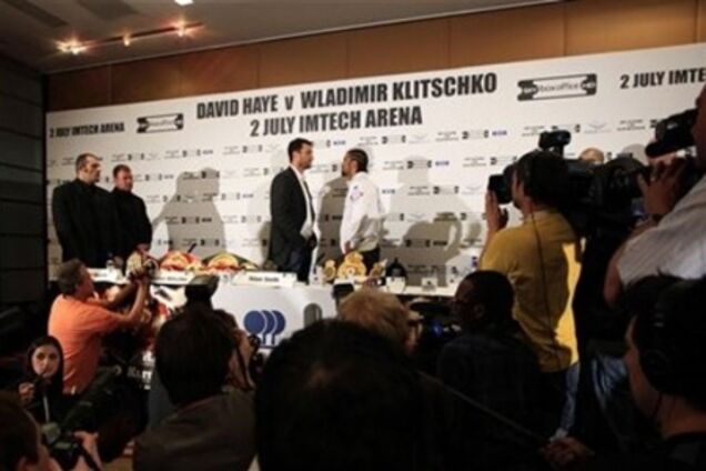 Хэй продолжает дразнить Кличко. Видео