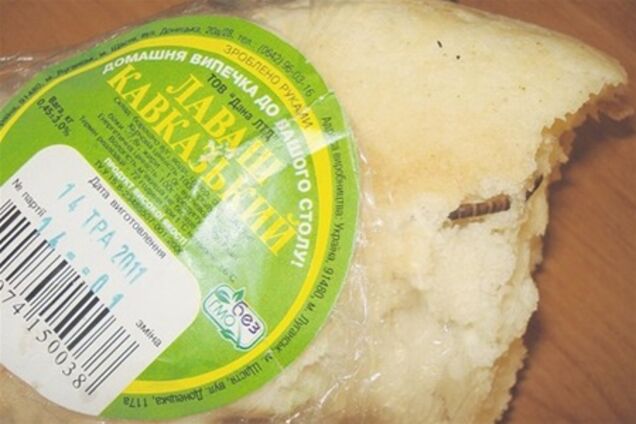 Дончанин купил в супермаркете хлеб с добавкой сушеных червей