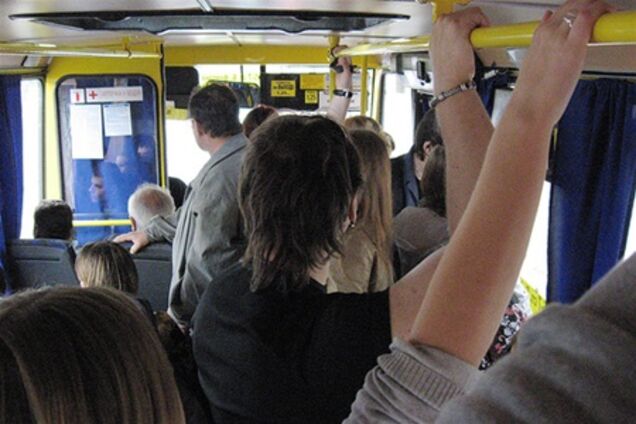 Пятиклассник выпал из маршрутки через аварийный выход