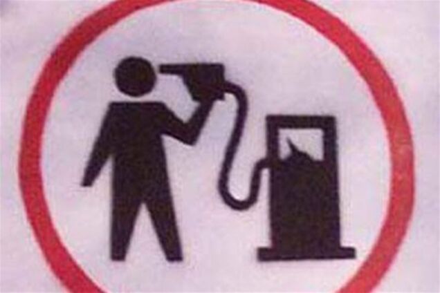 В Крыму три сотрудника АЗС провалились в резервуар с бензином