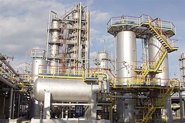 Азаров возобновит работу всех НПЗ