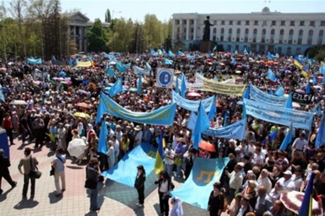 На митинг в Симферополе собрались 25 тысяч крымских татар