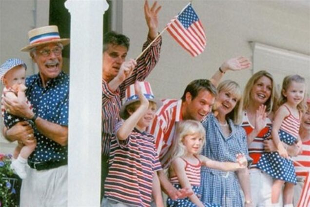 Обнимаются, поют песни и размахивают флагами – американцы празднуют убийство бен Ладена