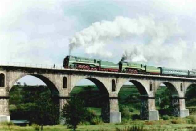 В Германии разбился поезд, перевозивший химикаты