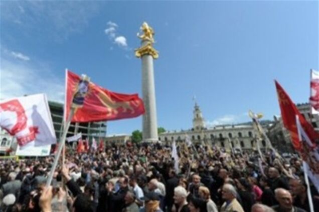 Участники митинга в Тбилиси требуют доступа в прямой эфир
